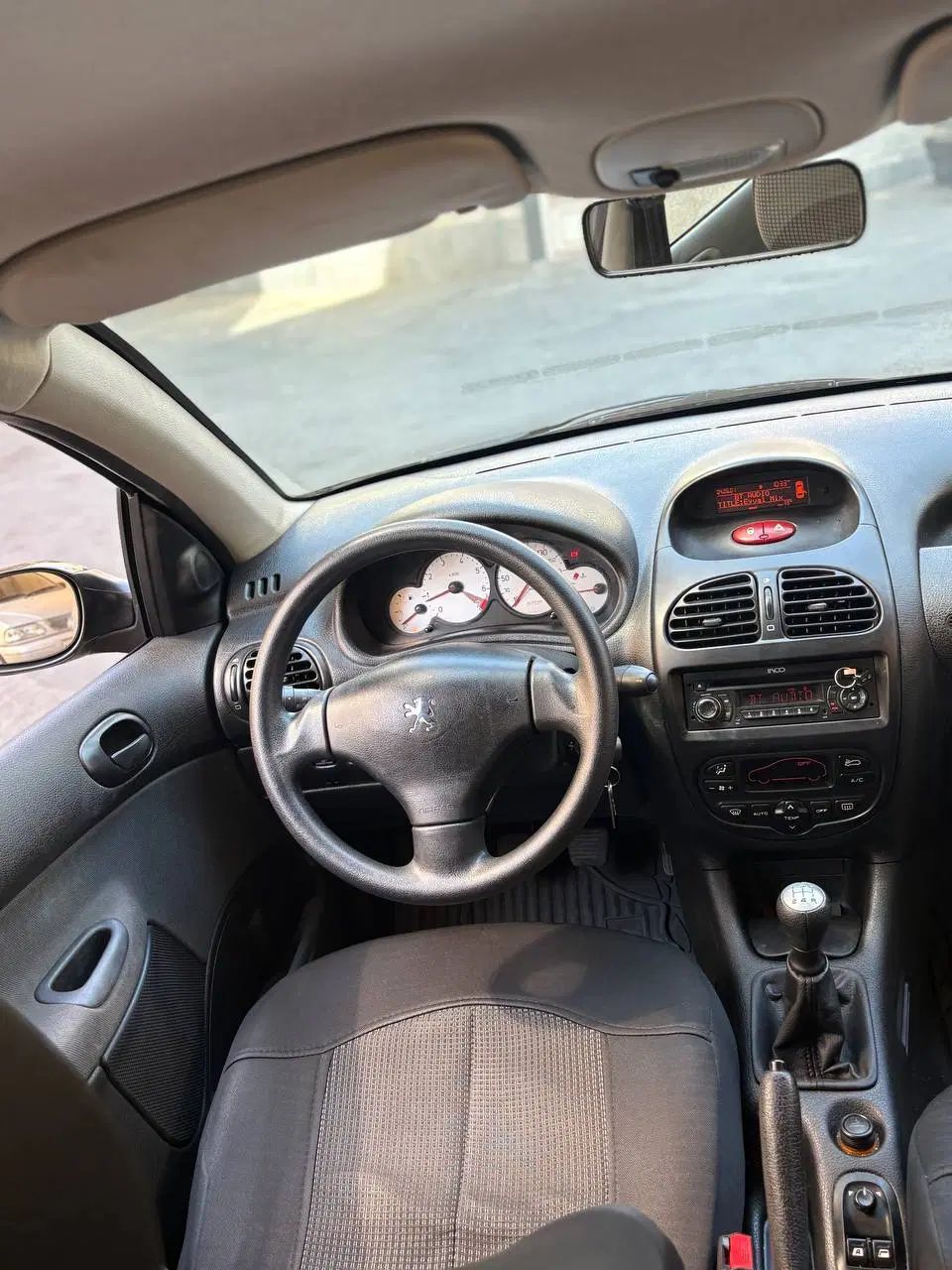 پژو ۲۰۶ صندوق دار v8 - 1397