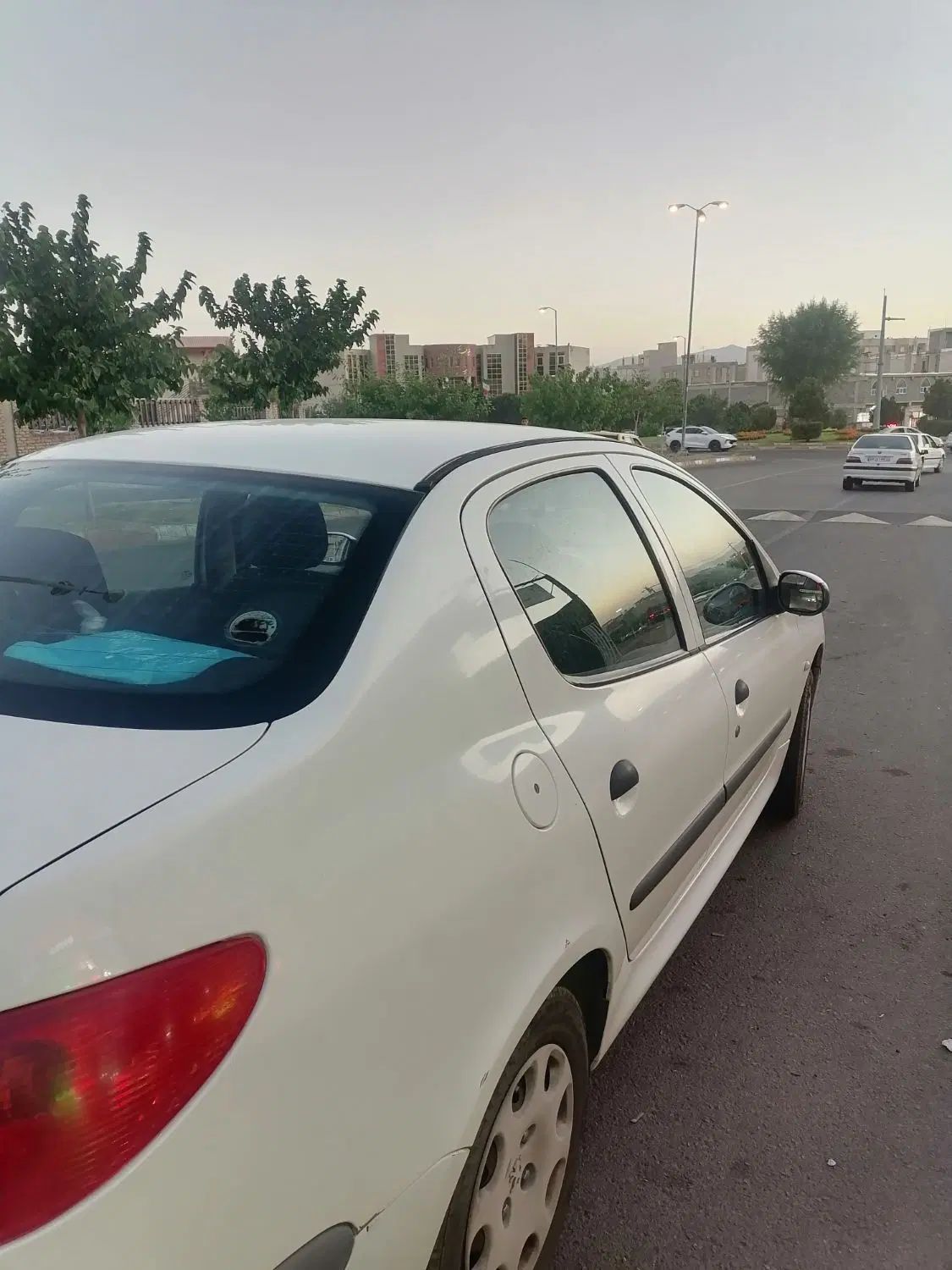 پژو ۲۰۶ صندوق دار v8 - 1392