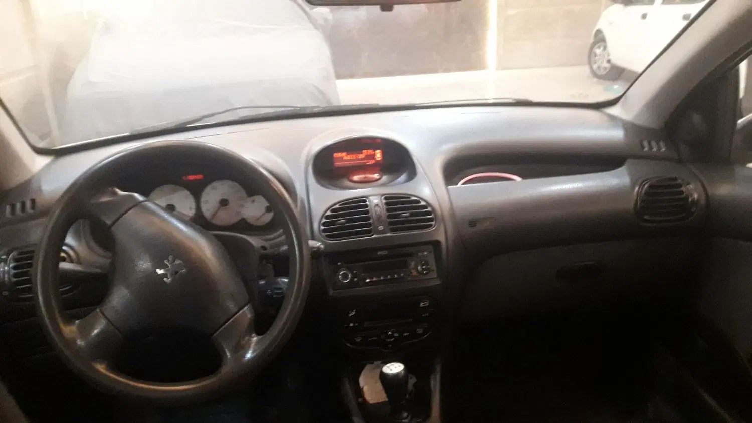 پژو ۲۰۶ صندوق دار v8 - 1396