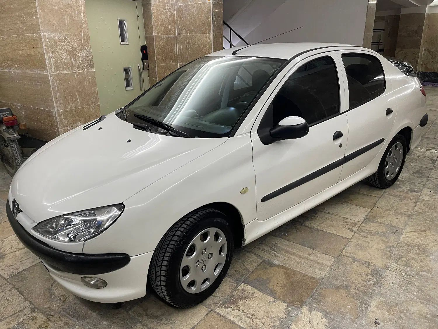 پژو ۲۰۶ صندوق دار v8 - 1392