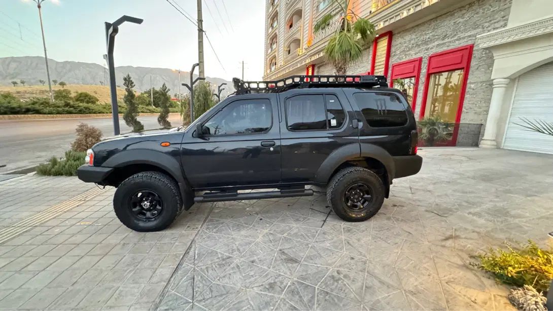 نیسان رونیز دنده‌ای - 1385