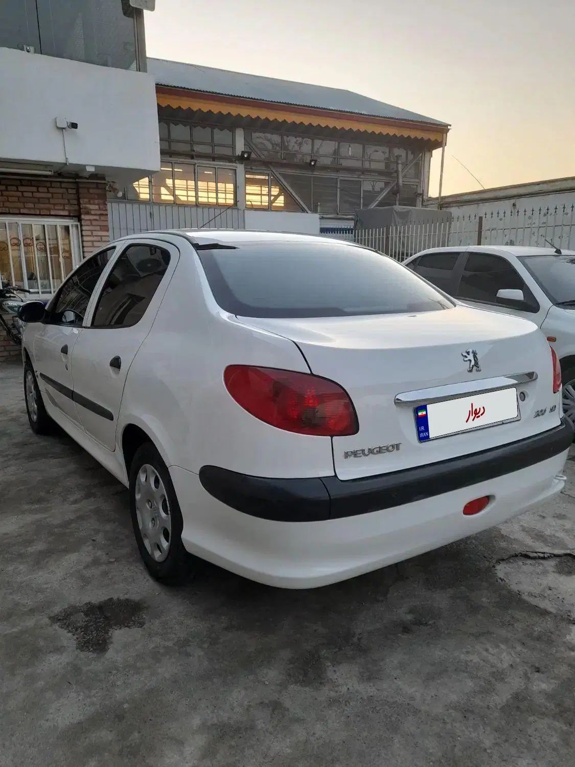 پژو ۲۰۶ صندوق دار v8 - 1396
