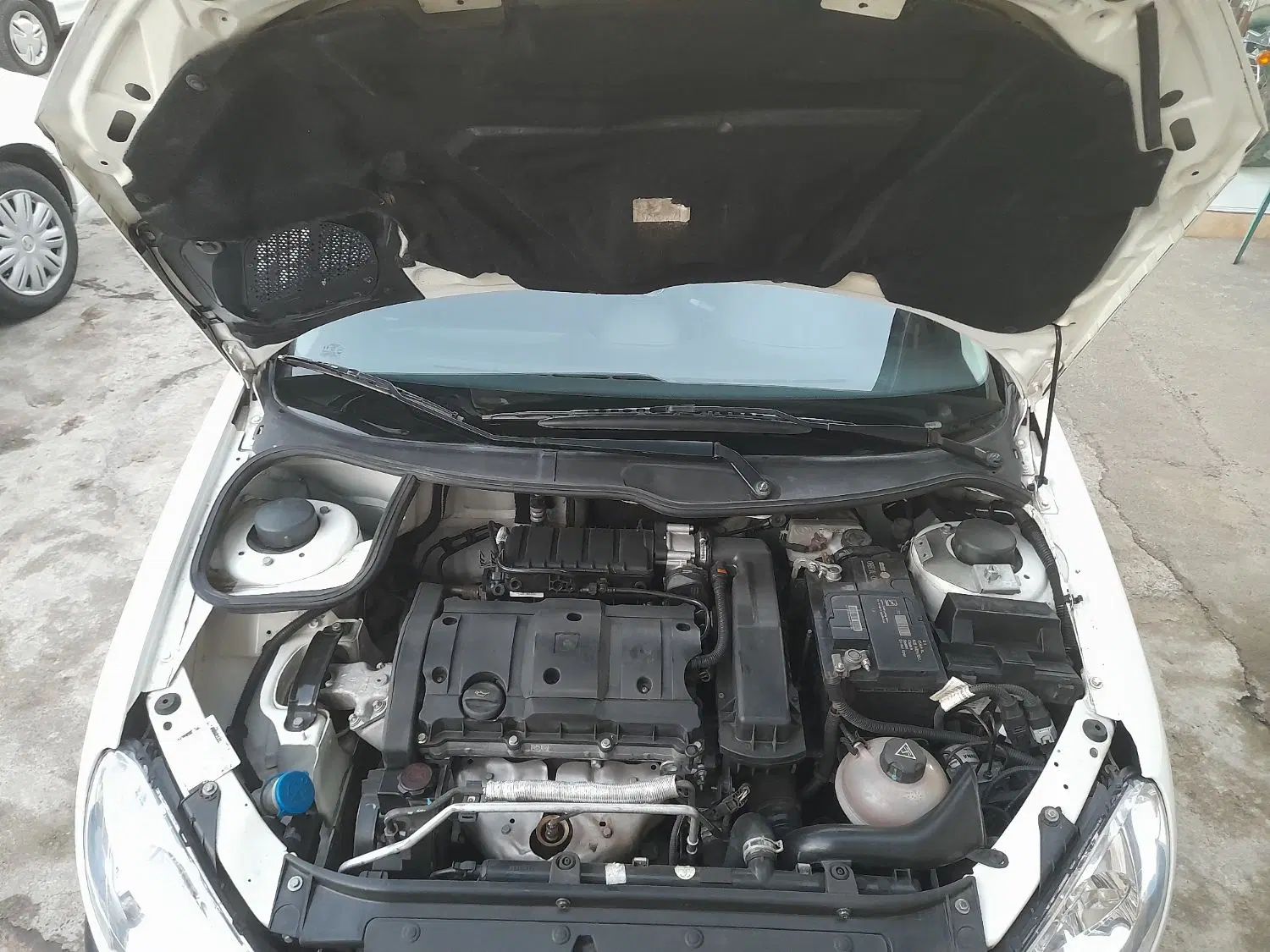 پژو ۲۰۶ صندوق دار v8 - 1396