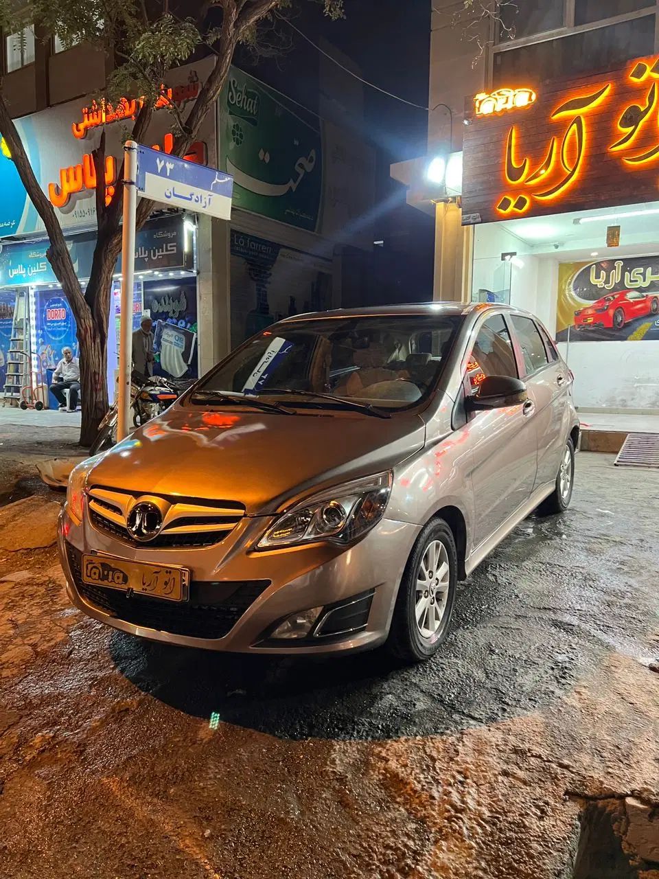 خودرو بایک، سابرینا مونتاژ آگهی ann_20334588