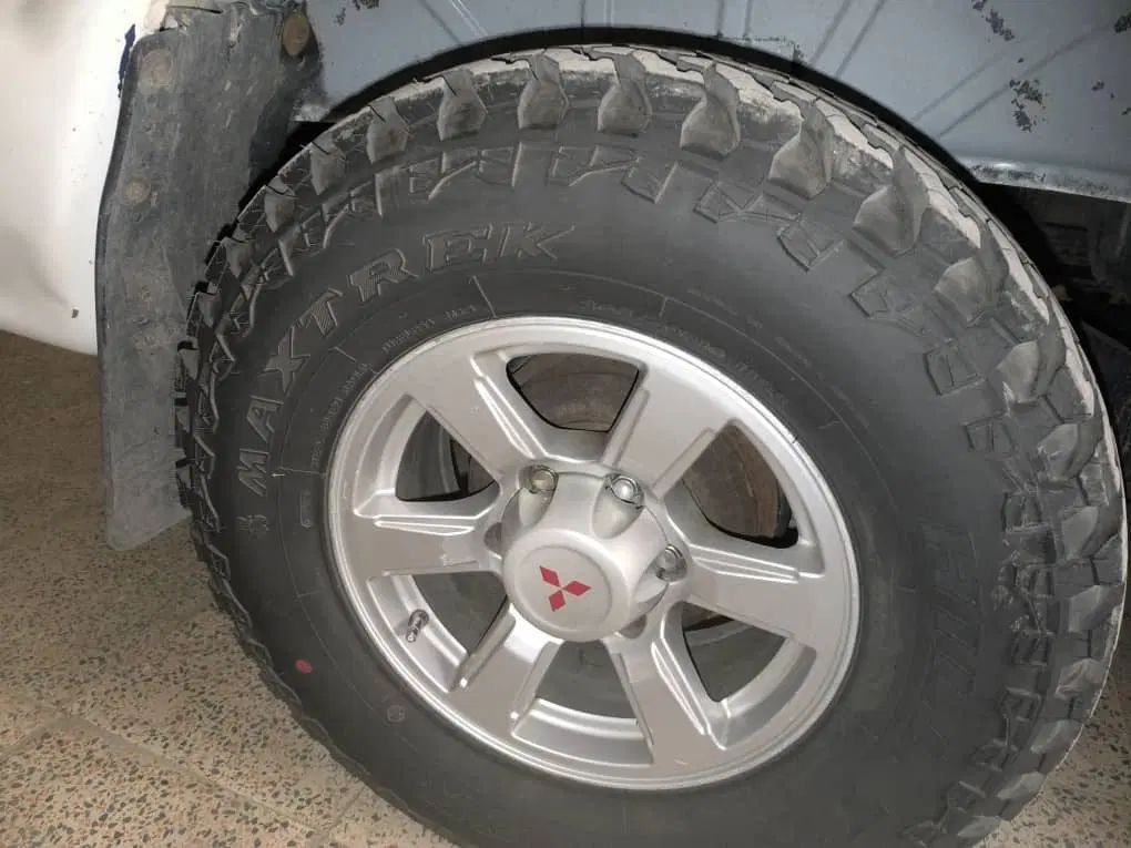 میتسوبیشی پاجرو گروه بهمن دنده‌ای - 1384