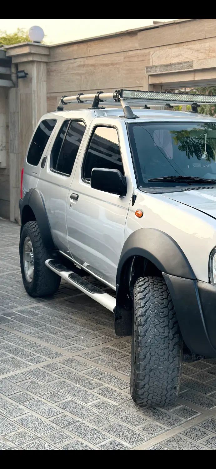 نیسان رونیز دنده‌ای - 1383