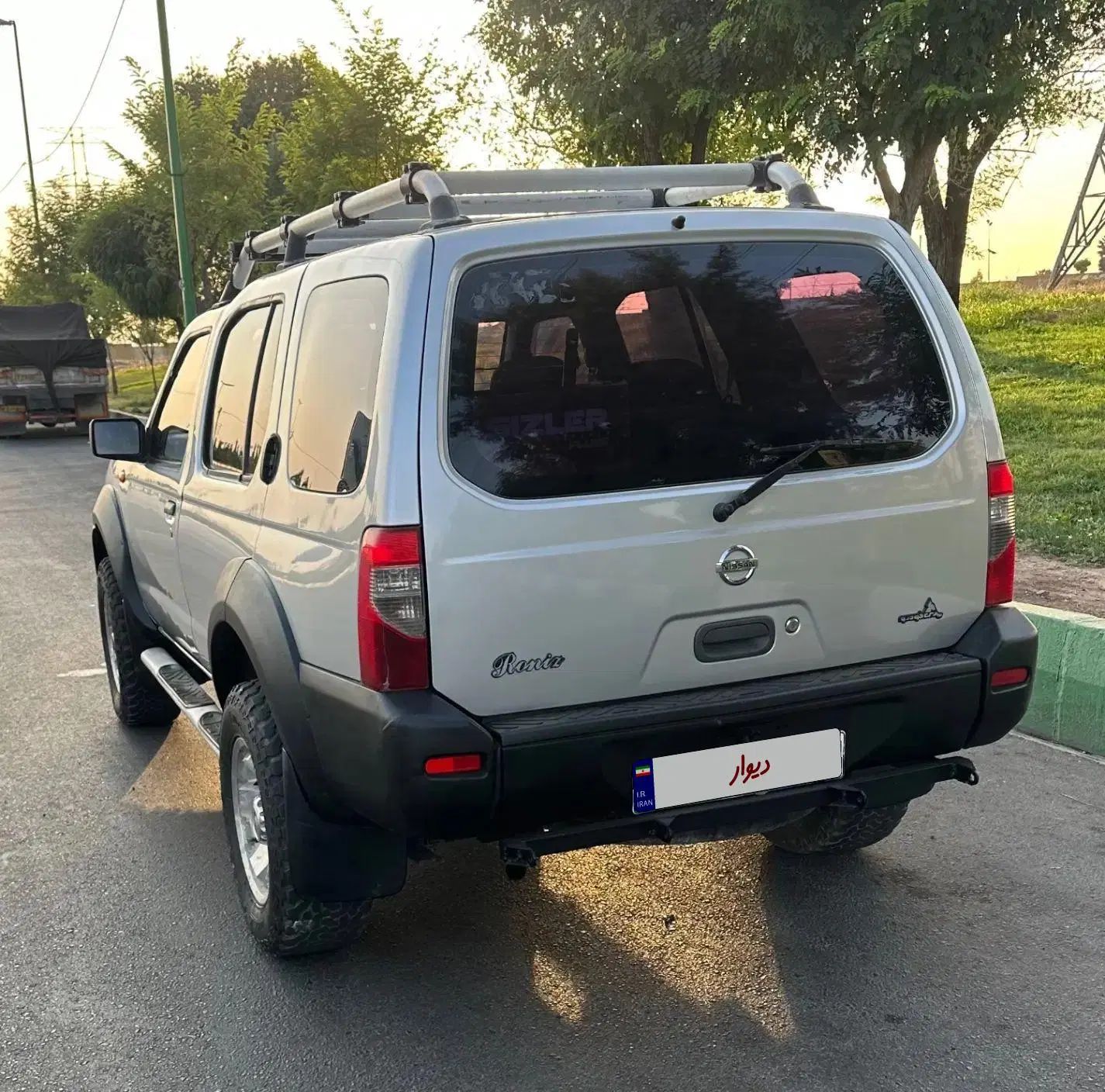 نیسان رونیز دنده‌ای - 1383
