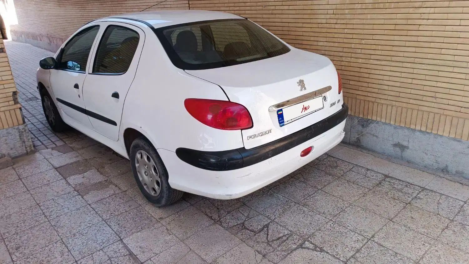پژو ۲۰۶ صندوق دار v8 - 1396