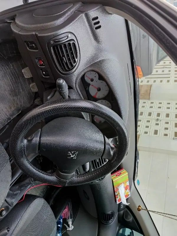 پژو ۲۰۶ صندوق دار v8 - 1395