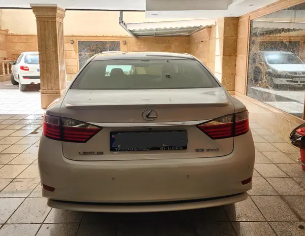 خودرو لکسوس، ES آگهی ann_20339921