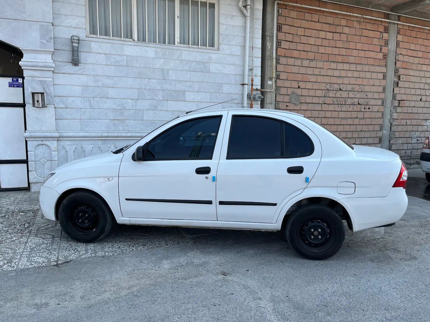 تیبا صندوق دار SX - 1401