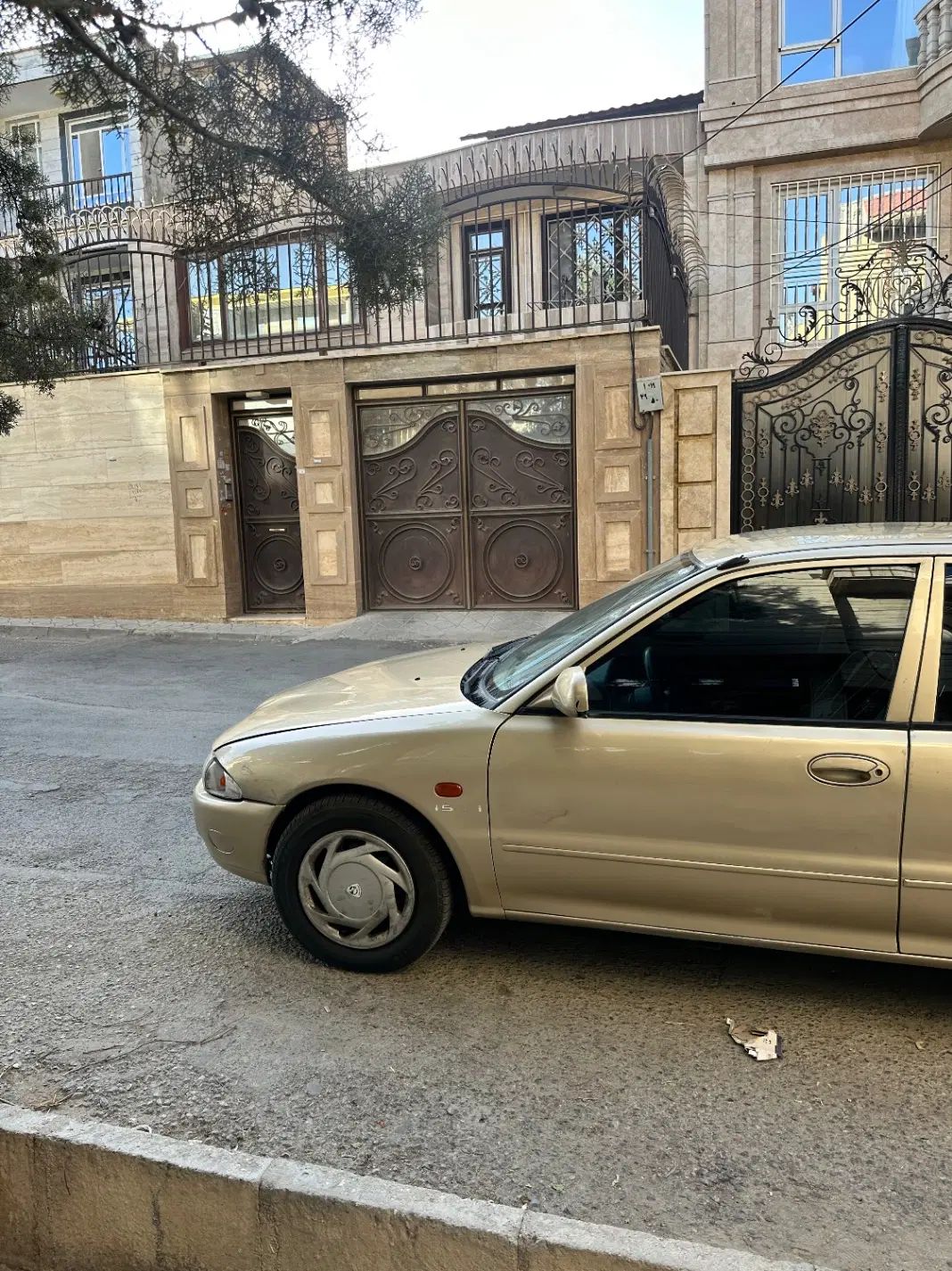 پروتون ویرا دنده‌ای سدان - 1383
