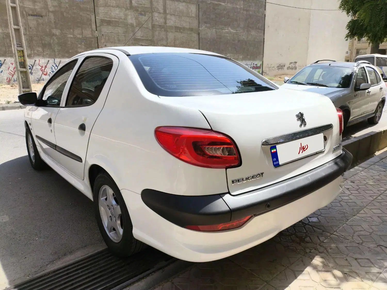 پژو ۲۰۶ صندوق دار v8 - 1394