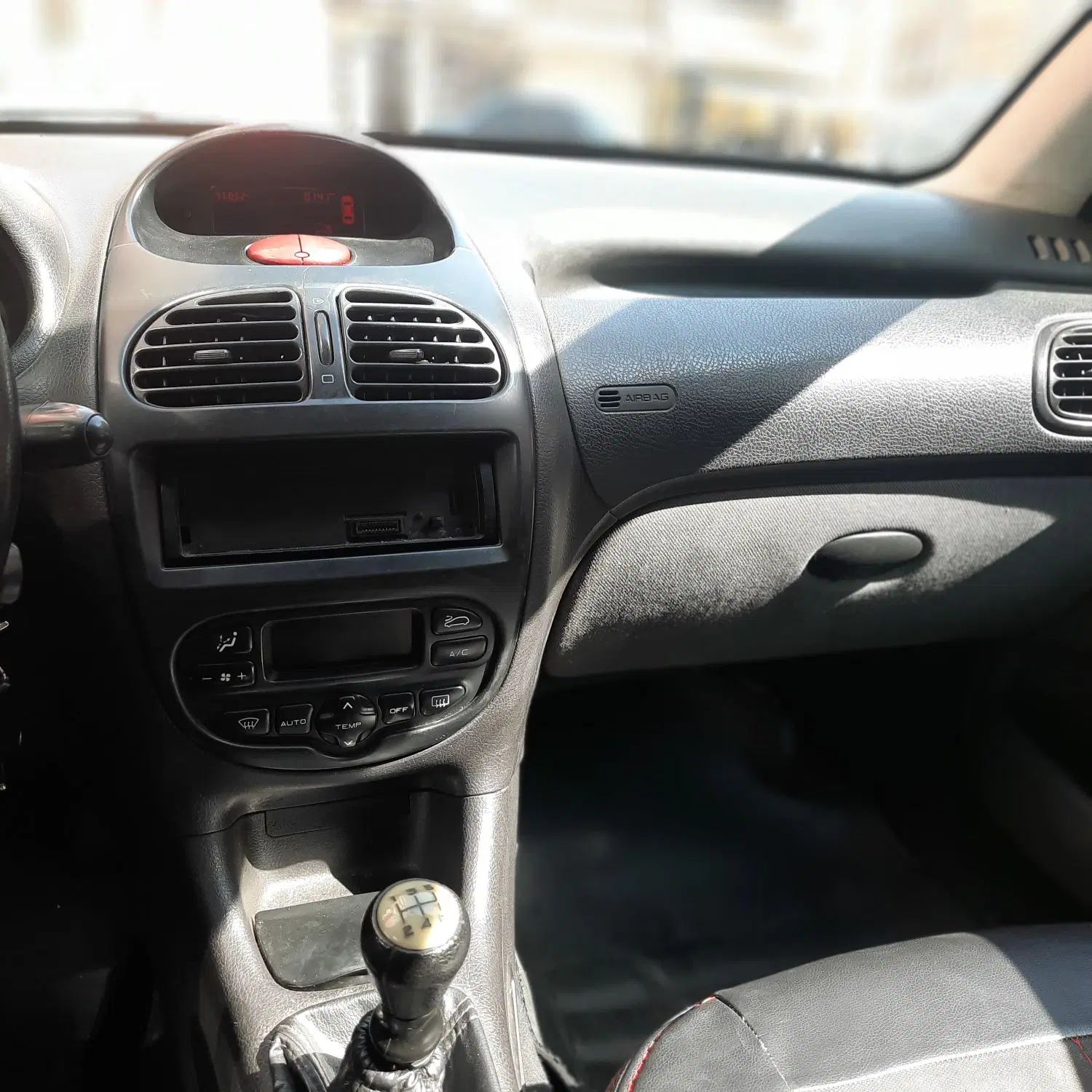 پژو ۲۰۶ صندوق دار v8 - 1393