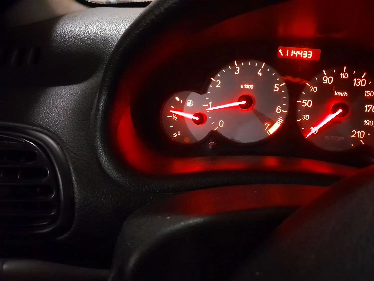 پژو ۲۰۶ صندوق دار v8 - 1394
