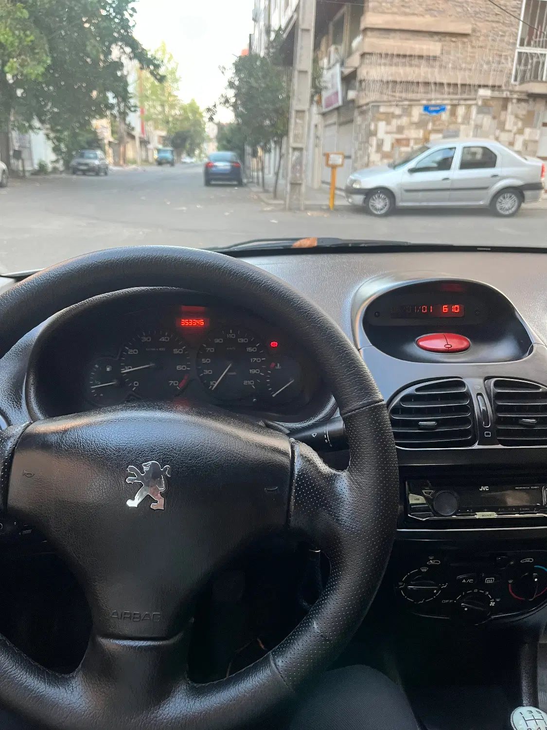پژو ۲۰۶ صندوق دار v8 - 1390