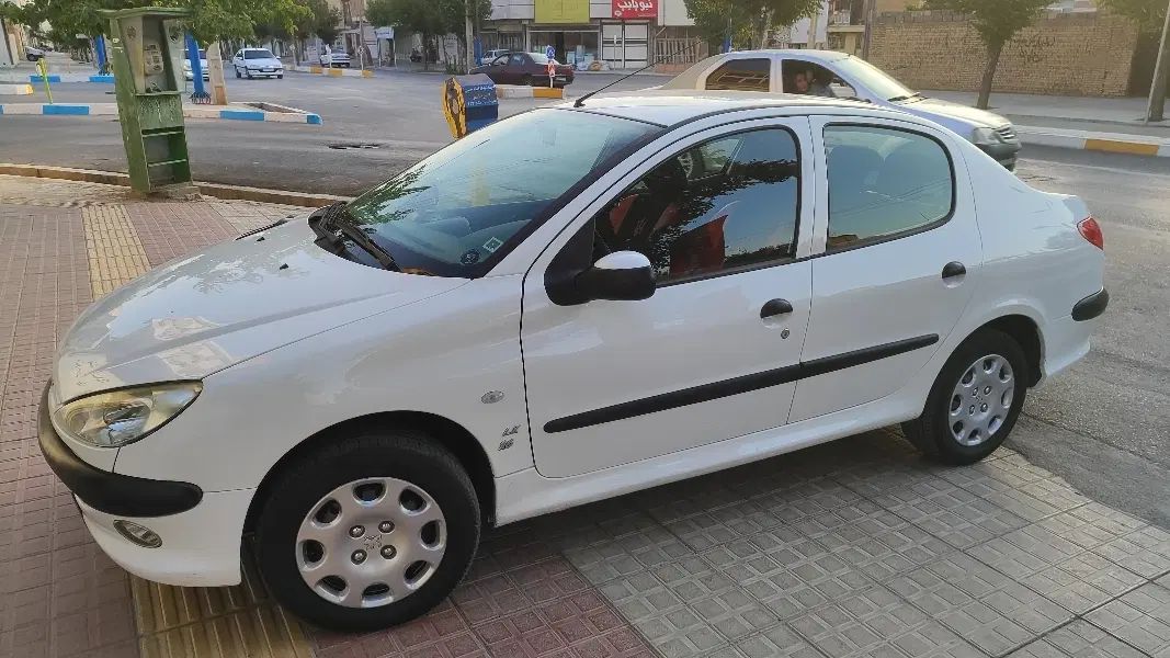 پژو ۲۰۶ صندوق دار v8 - 1396