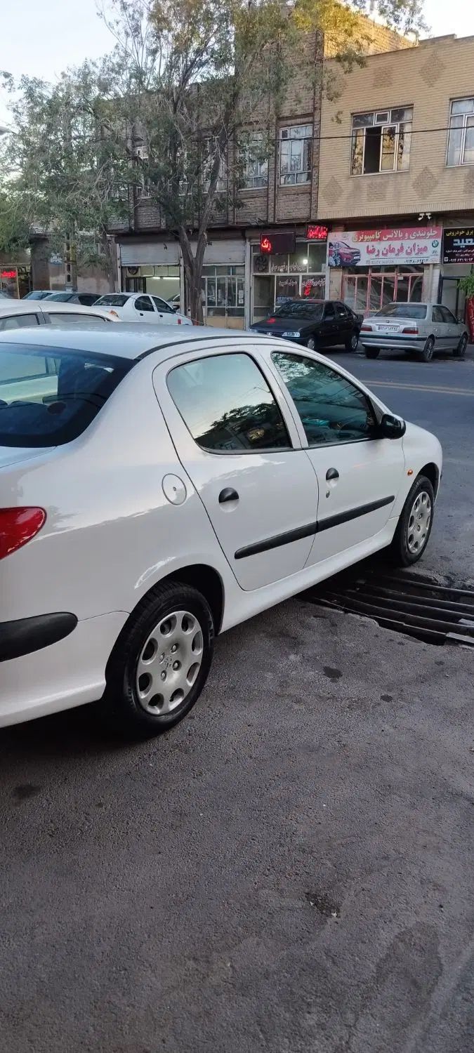 پژو ۲۰۶ صندوق دار v8 - 1393