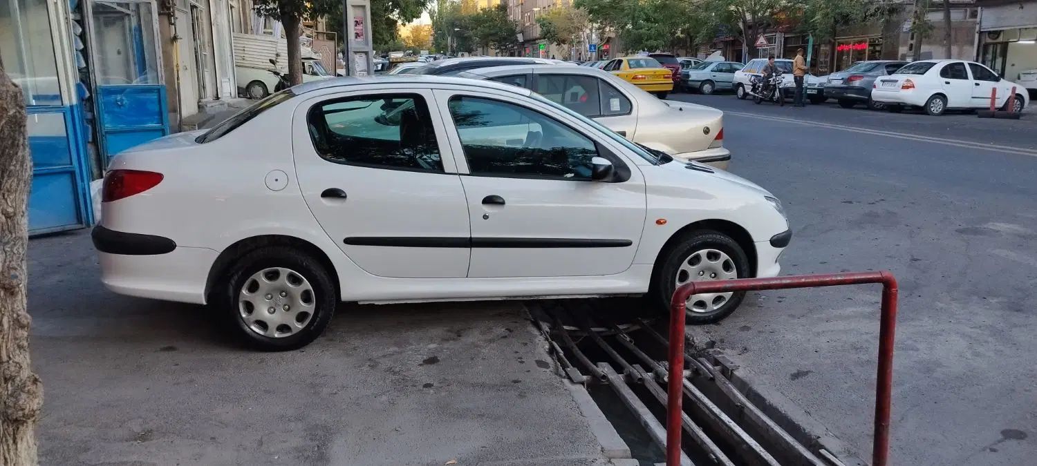پژو ۲۰۶ صندوق دار v8 - 1393