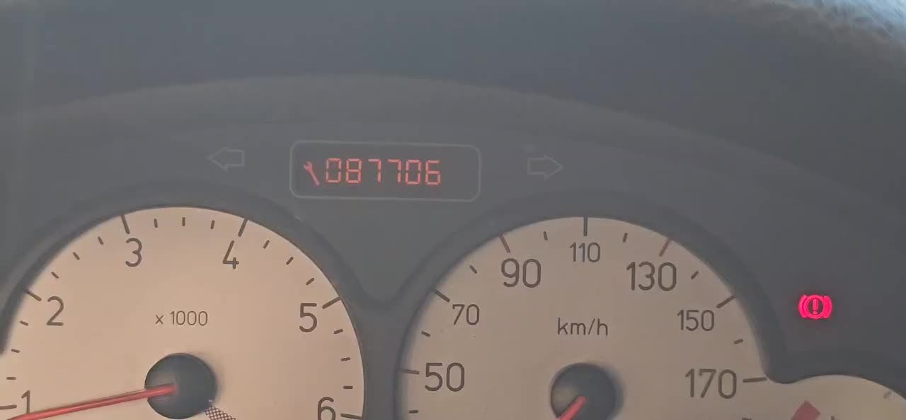 پژو ۲۰۶ صندوق دار v8 - 1396