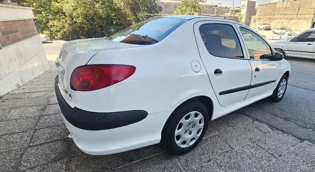 پژو ۲۰۶ صندوق دار v8 - 1396