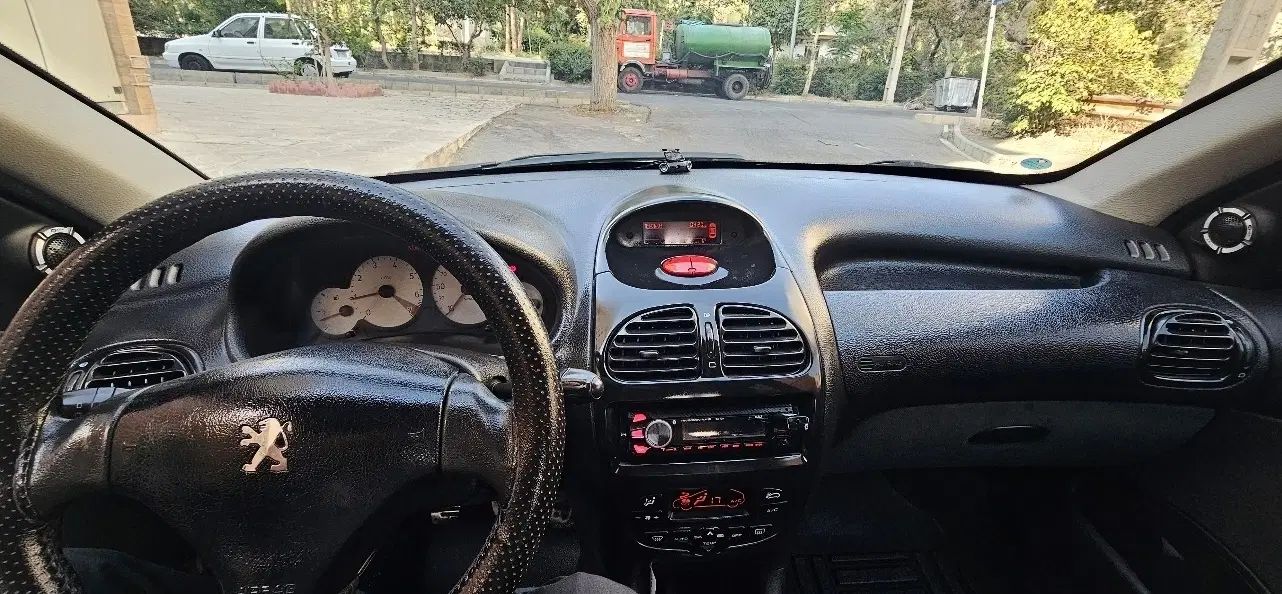 پژو ۲۰۶ صندوق دار v8 - 1396
