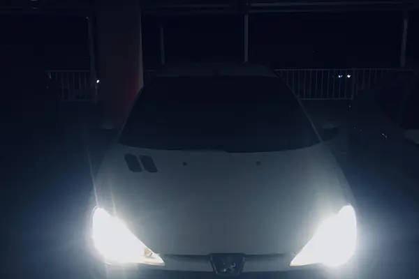 پژو ۲۰۶ صندوق دار v8 - 1390