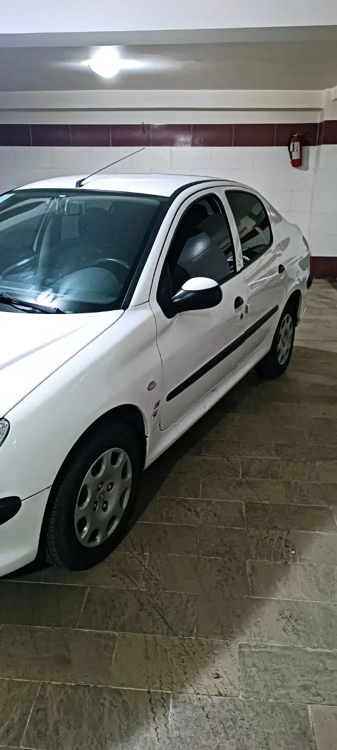 پژو ۲۰۶ صندوق دار v8 - 1396