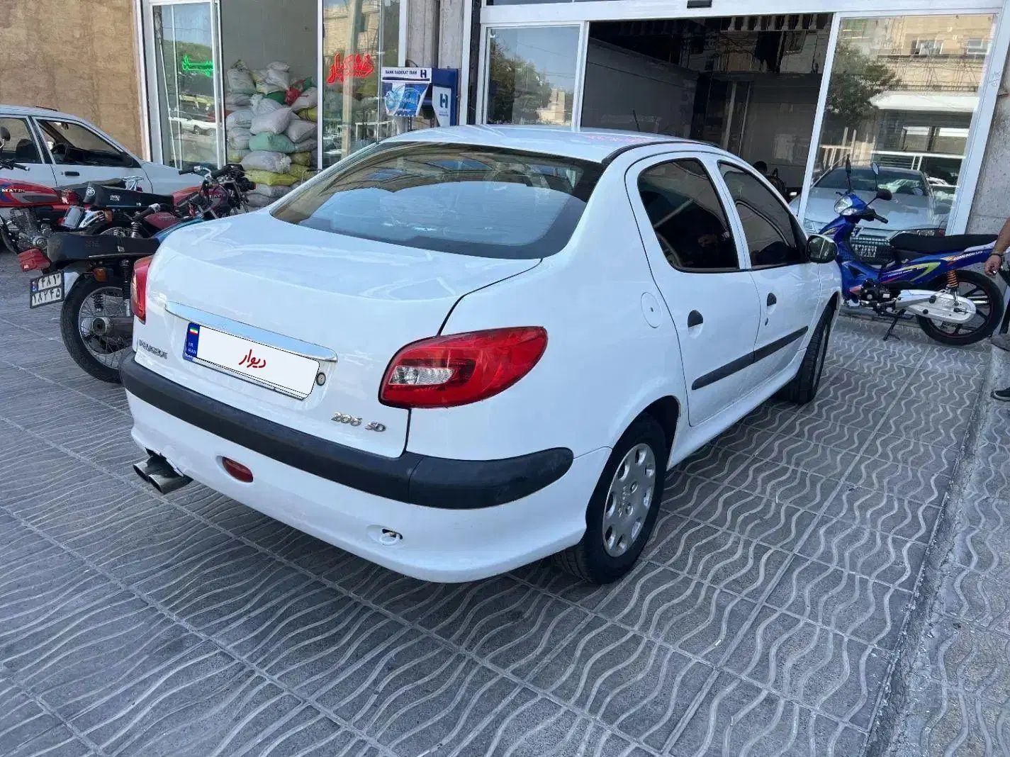 پژو ۲۰۶ صندوق دار v8 - 1392