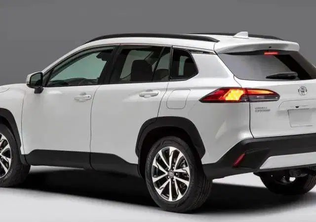 تویوتا کرولا کراس XG10 - چهارچرخ محرک - 2025