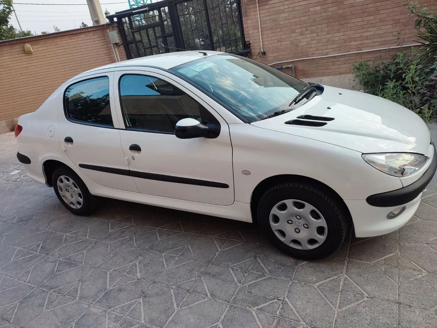 پژو ۲۰۶ صندوق دار v8 - 1396
