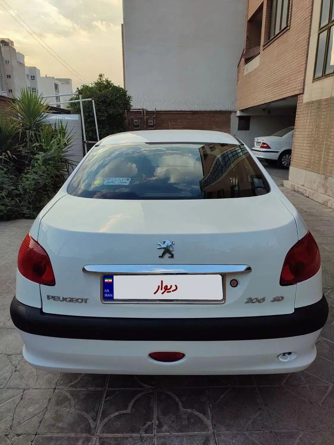 پژو ۲۰۶ صندوق دار v8 - 1396