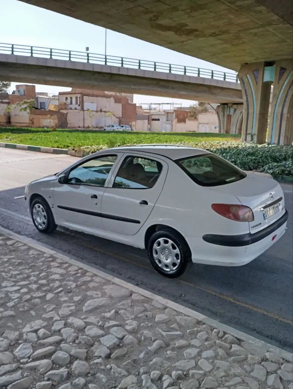 پژو ۲۰۶ صندوق دار v8 - 1393
