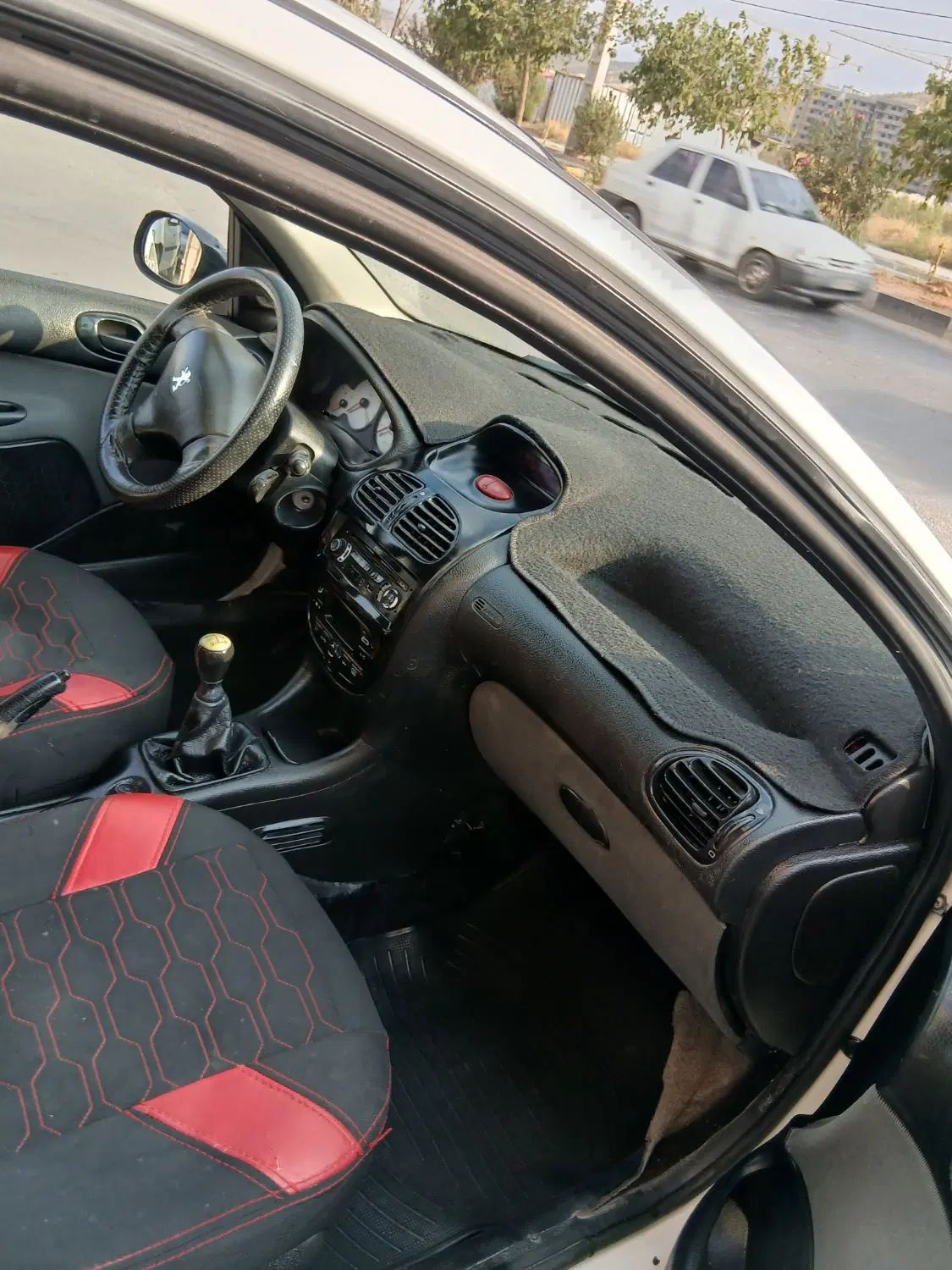 پژو ۲۰۶ صندوق دار v8 - 1394