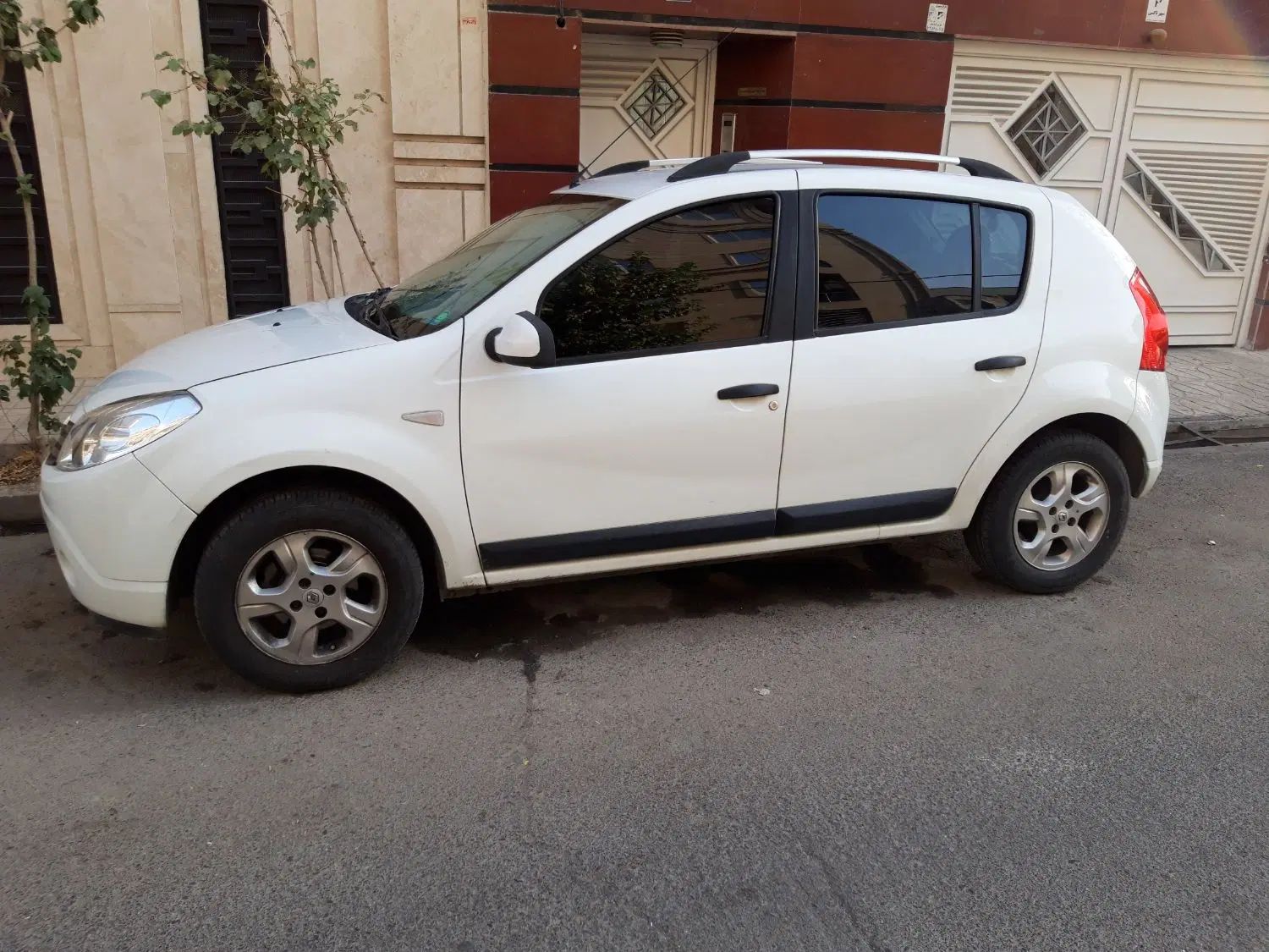 رنو ساندرو دنده ای - 1395