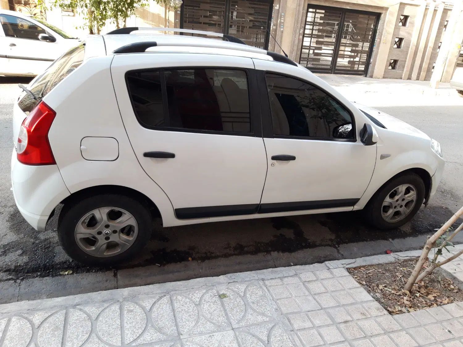 رنو ساندرو دنده ای - 1395