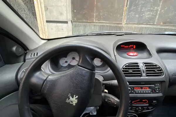 پژو ۲۰۶ صندوق دار v8 - 1396