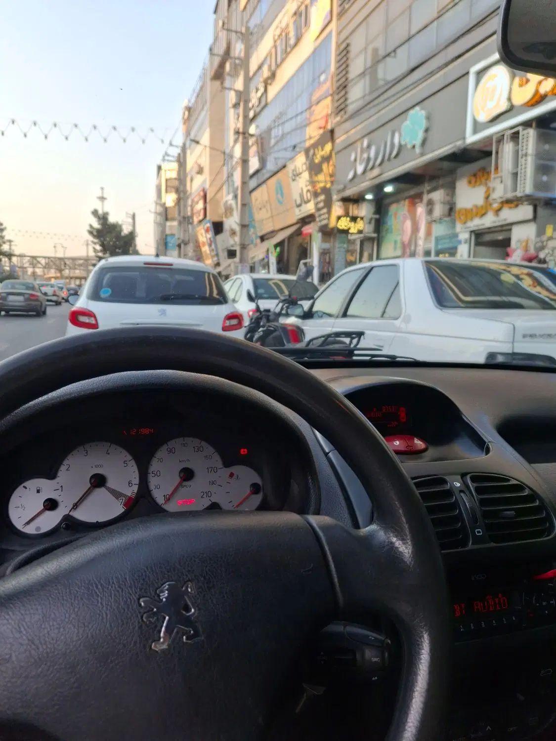پژو ۲۰۶ صندوق دار v8 - 1396