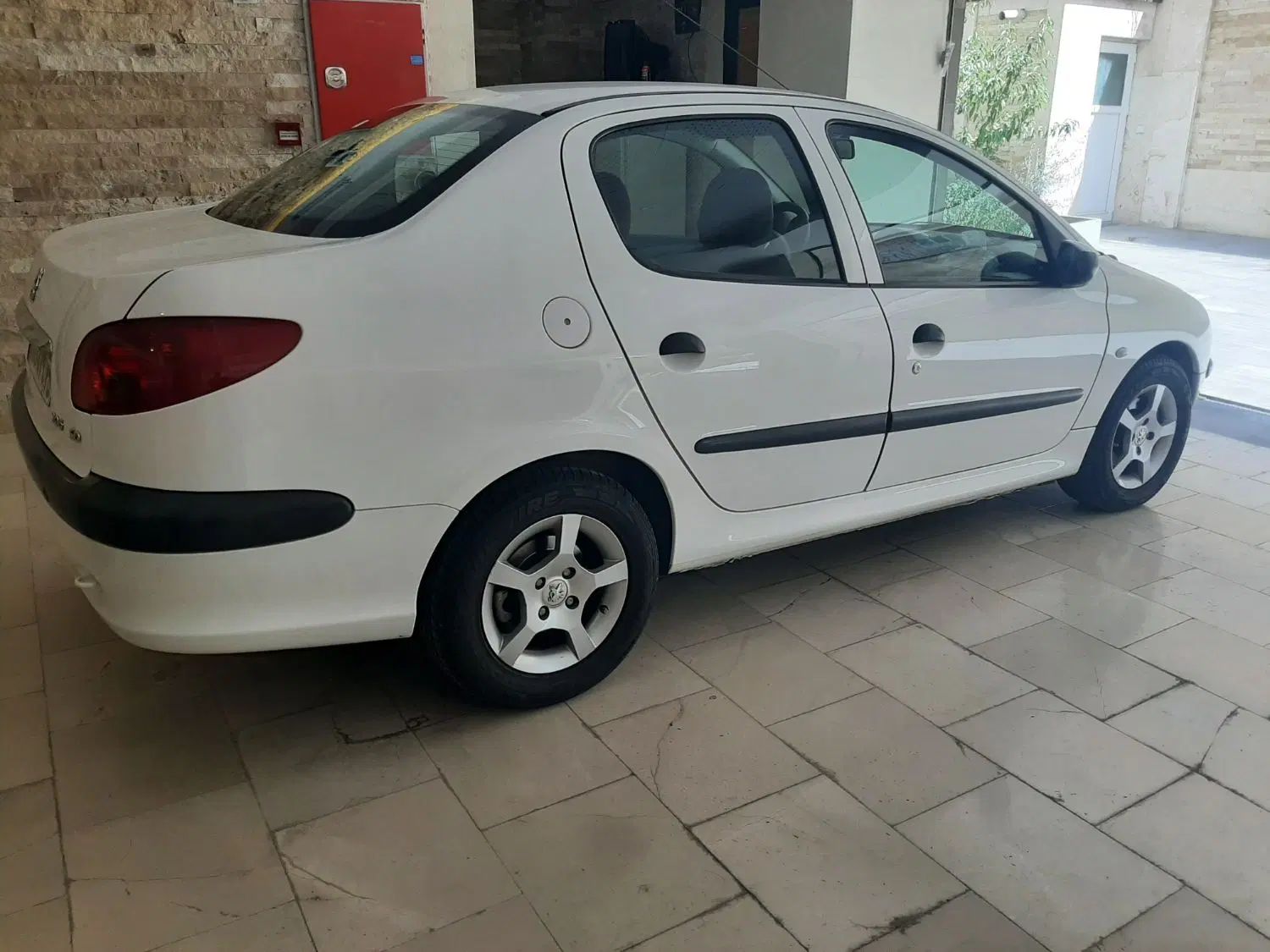 پژو ۲۰۶ صندوق دار v8 - 1397