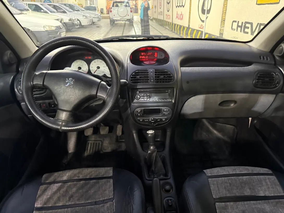 پژو ۲۰۶ صندوق دار v8 - 1392