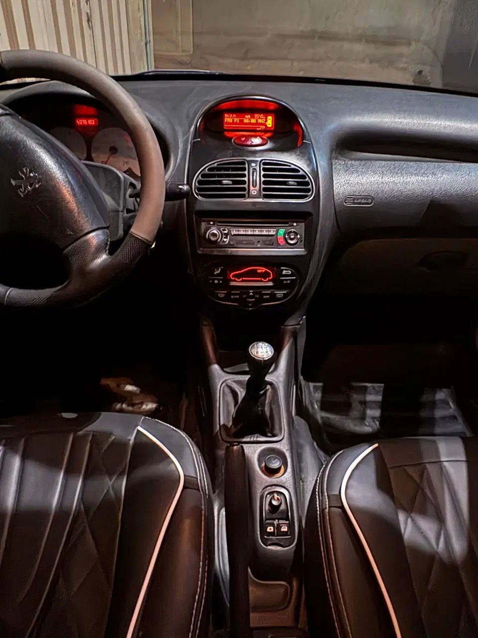 پژو ۲۰۶ صندوق دار v8 - 1398