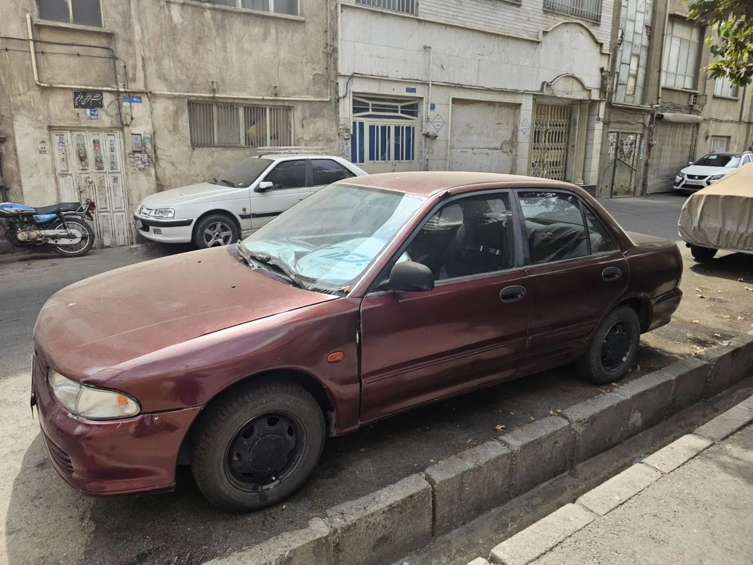 میتسوبیشی لنسر 1.6 لیتر دنده ای - 1992