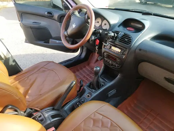 پژو ۲۰۶ صندوق دار v8 - 1390