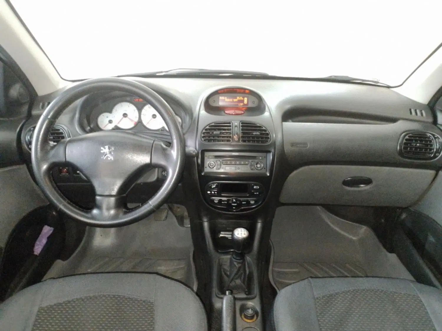 پژو ۲۰۶ صندوق دار v8 - 1395
