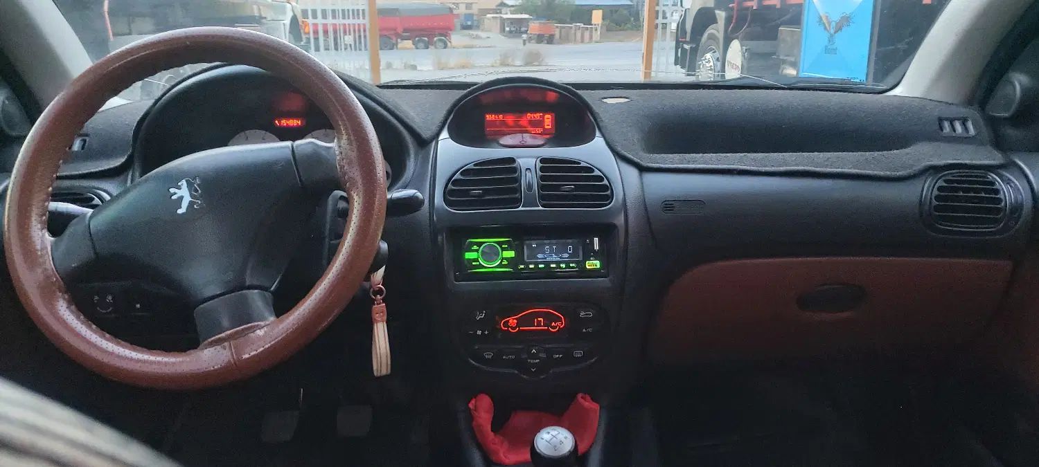پژو ۲۰۶ صندوق دار v8 - 1394