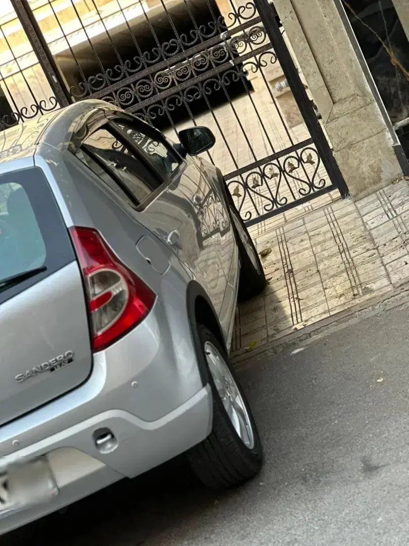 رنو ساندرو اتوماتیک - 1395