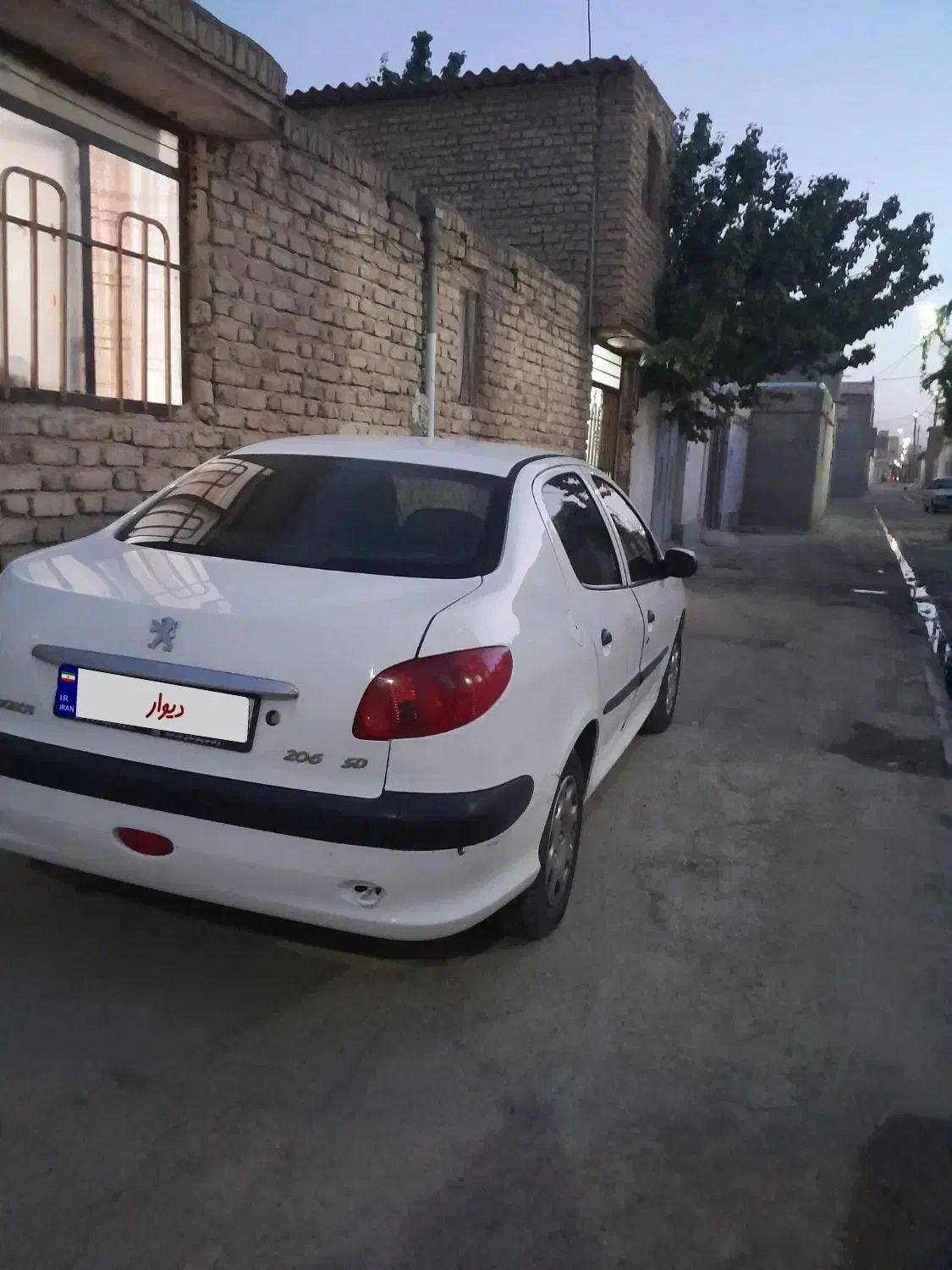پژو ۲۰۶ صندوق دار v8 - 1396