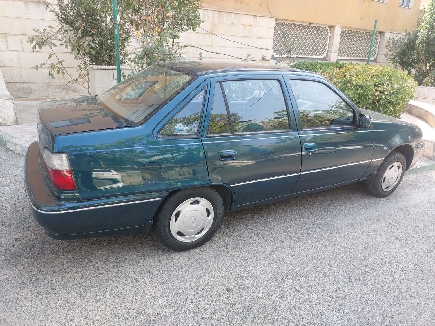 دوو سیلو سدان - 1377