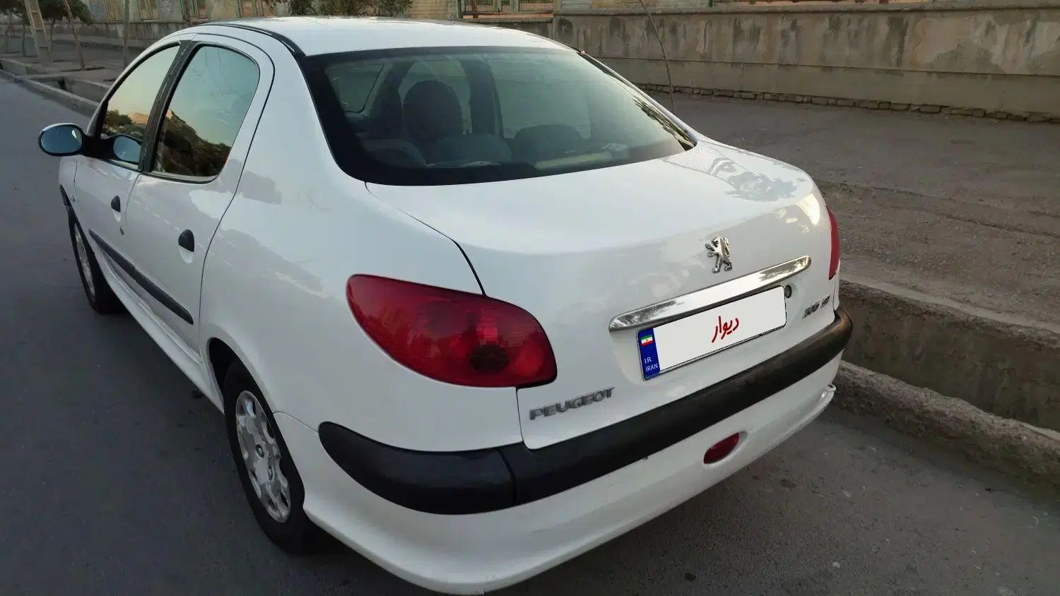 پژو ۲۰۶ صندوق دار v8 - 1390