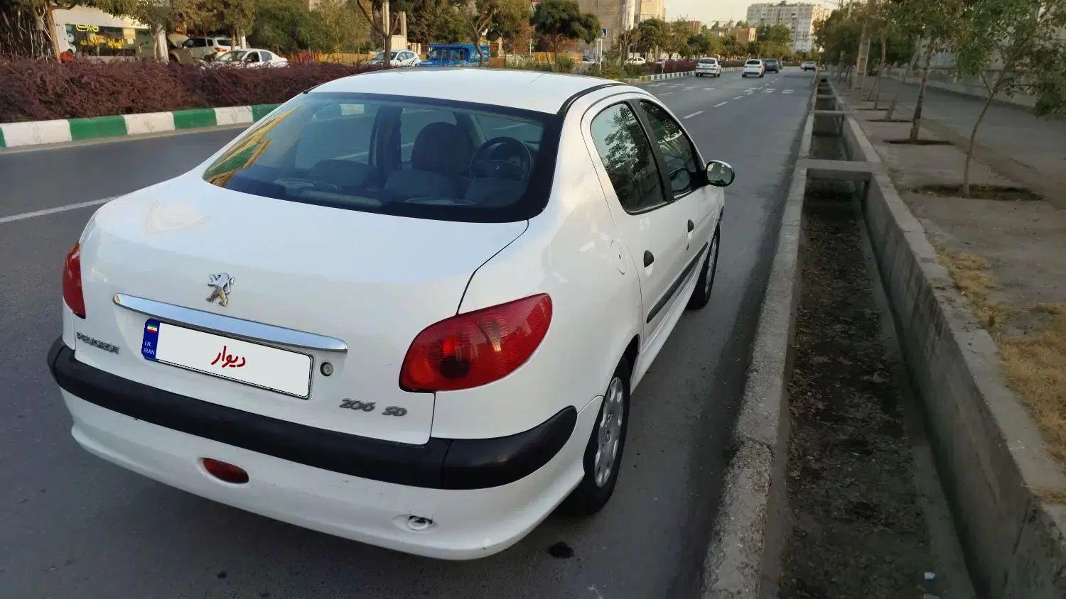 پژو ۲۰۶ صندوق دار v8 - 1390